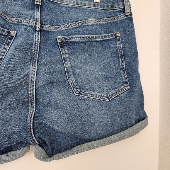 Old Navy High Rise OG Straight Rolled Hem Denim Shorts Blue Size 16 - Picture 6 of 8